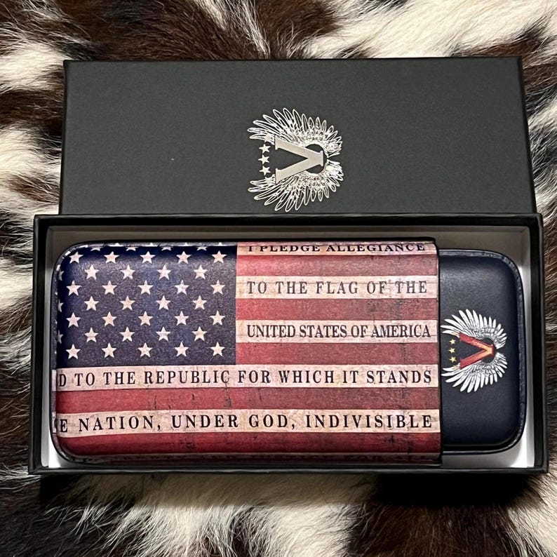 The “Pledge” Premium Leather 3 Cigar Travel Case1